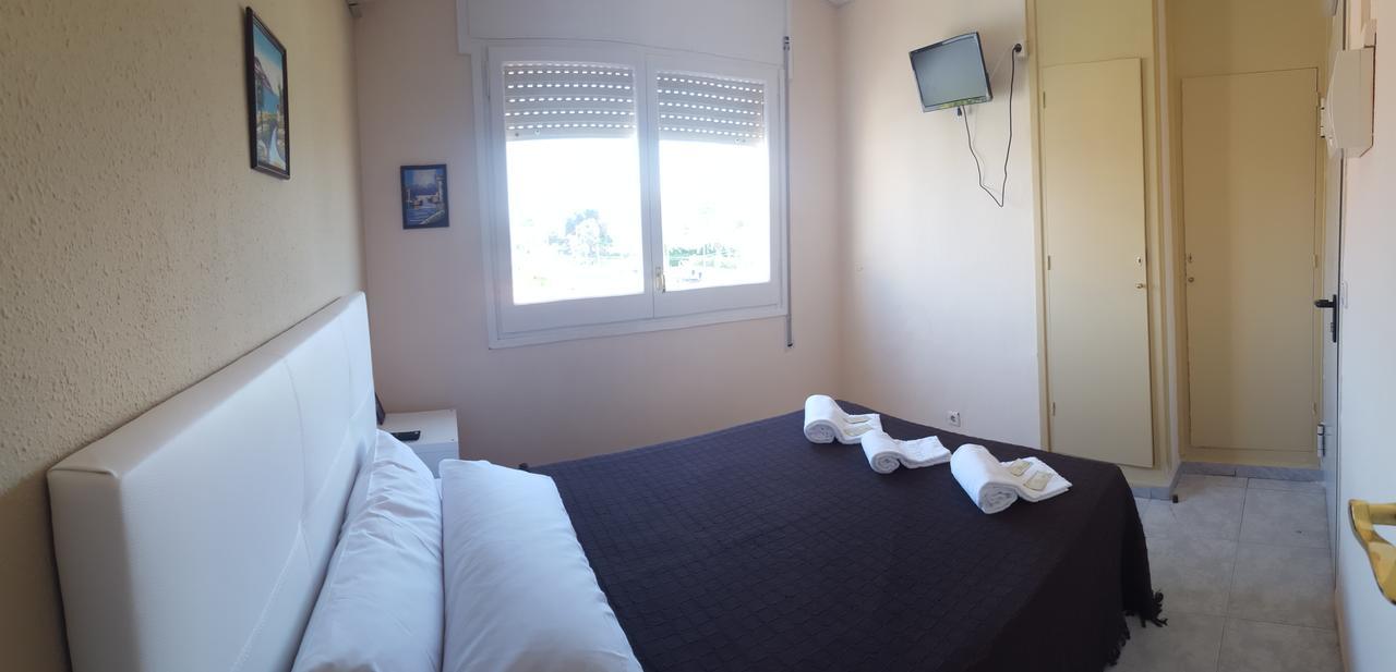 Hotel Beach Playa Castelldefels Exterior photo