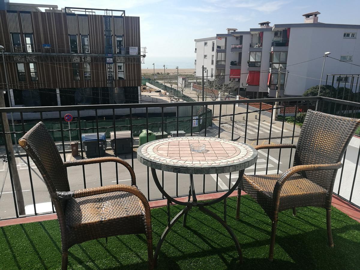 Hotel Beach Playa Castelldefels Exterior photo
